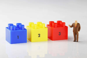 1・2・3と書かれたカラフルなブロックが並べられている