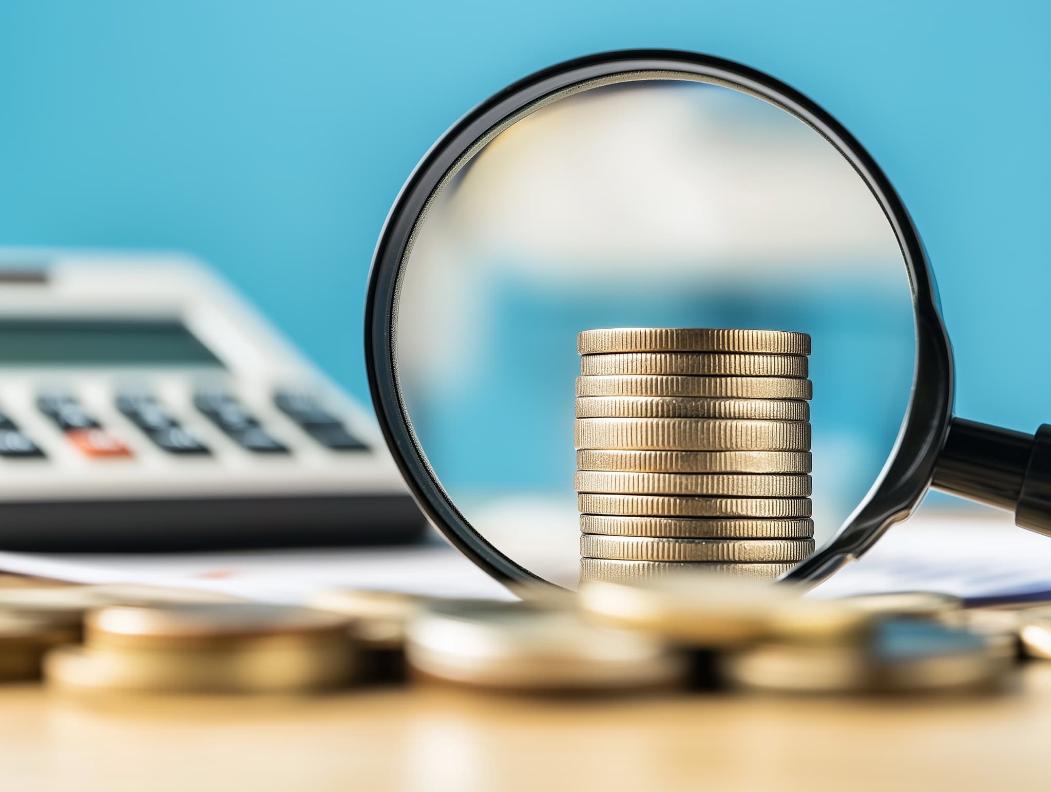 目立たない部分入れ歯の費用を調べるイメージ