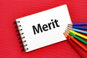 入れ歯（総入れ歯・部分入れ歯）のメリットを示す文字の書かれたノート