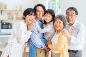 歯磨きと歯周病ケアで健康に過ごす笑顔の家族