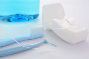 デンタルフロスや歯間ブラシと洗口液