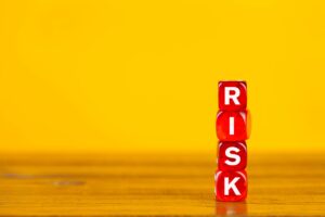 歯周病のリスクを高める生活習慣について説明するイメージ