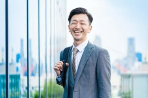 歯周病を予防して笑顔の男性