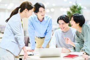 ミーティングする男女