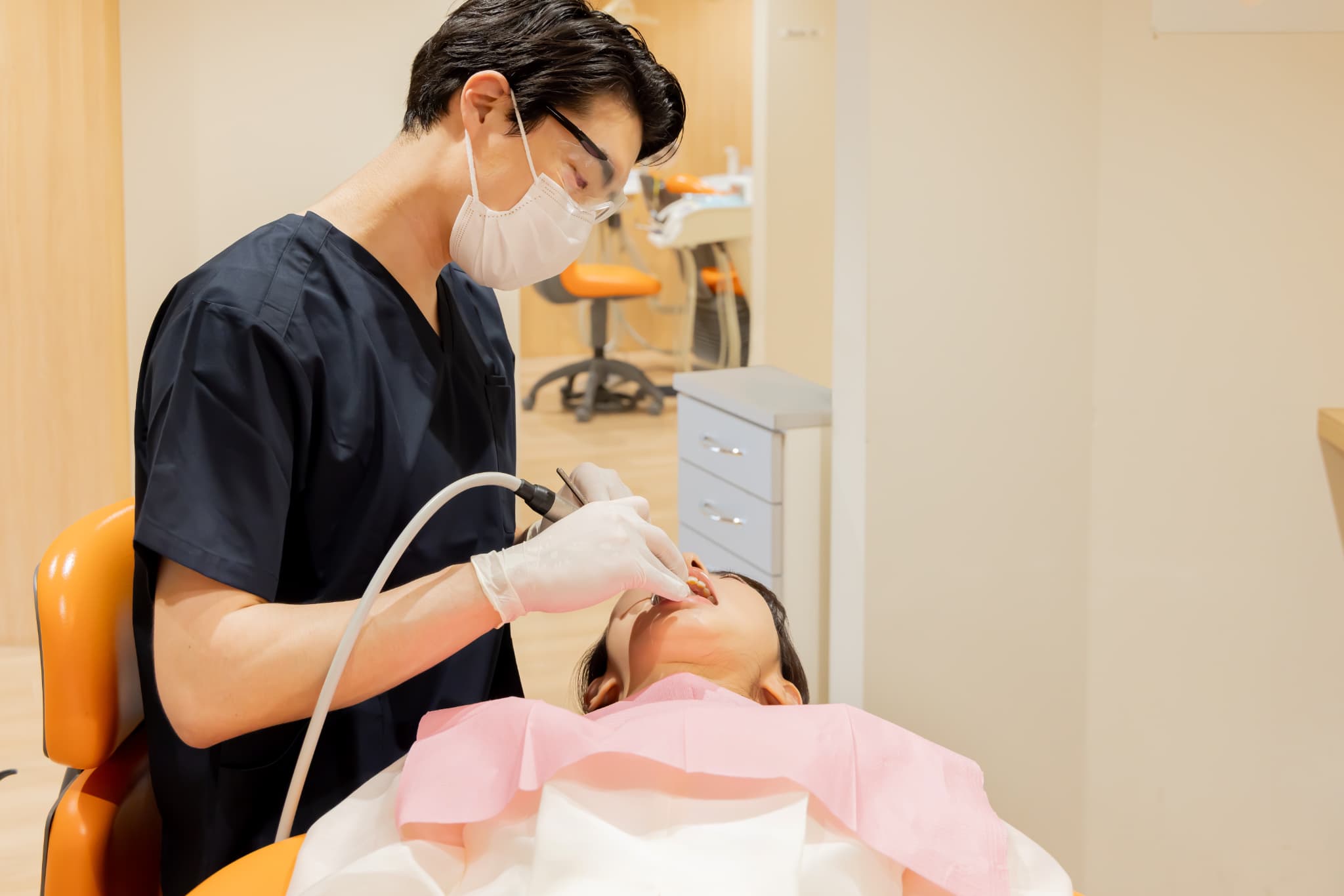 虫歯を治療しているイメージ