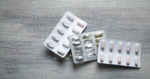 鎮痛剤を服用した様子